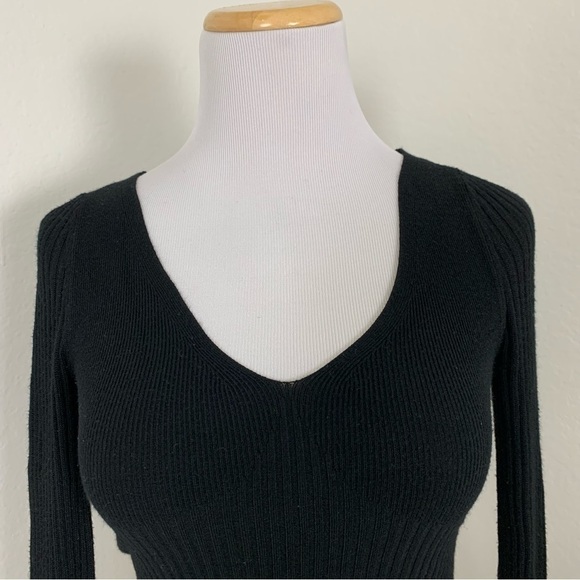 Urban Outfitters Long Bell Sleeve Ribbed Knit V Neck Crop Top - Picture 7 of 16